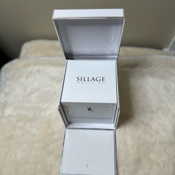 SOLD- House of Sillage Nouez Moi Limited Edition - Picture 6 of 7